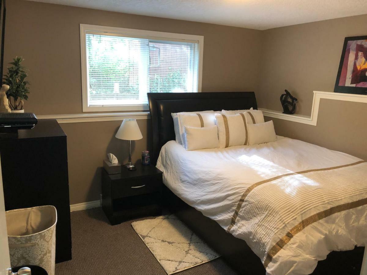 Cozy And Modern 3 Bedroom In Central Location! 維多利亞 外观 照片